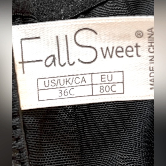 Black Strapless Convertible Push-Up Bra - Picture 8 of 9